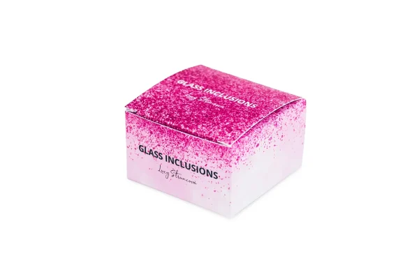 A diferencia de los pigmentos, las inclusiones de vidrio conservan su color dentro de cada partícula, por lo que mezclar dos colores no producirá un nuevo tono sino que crea un efecto único de pequeñas partículas coloridas separadas.